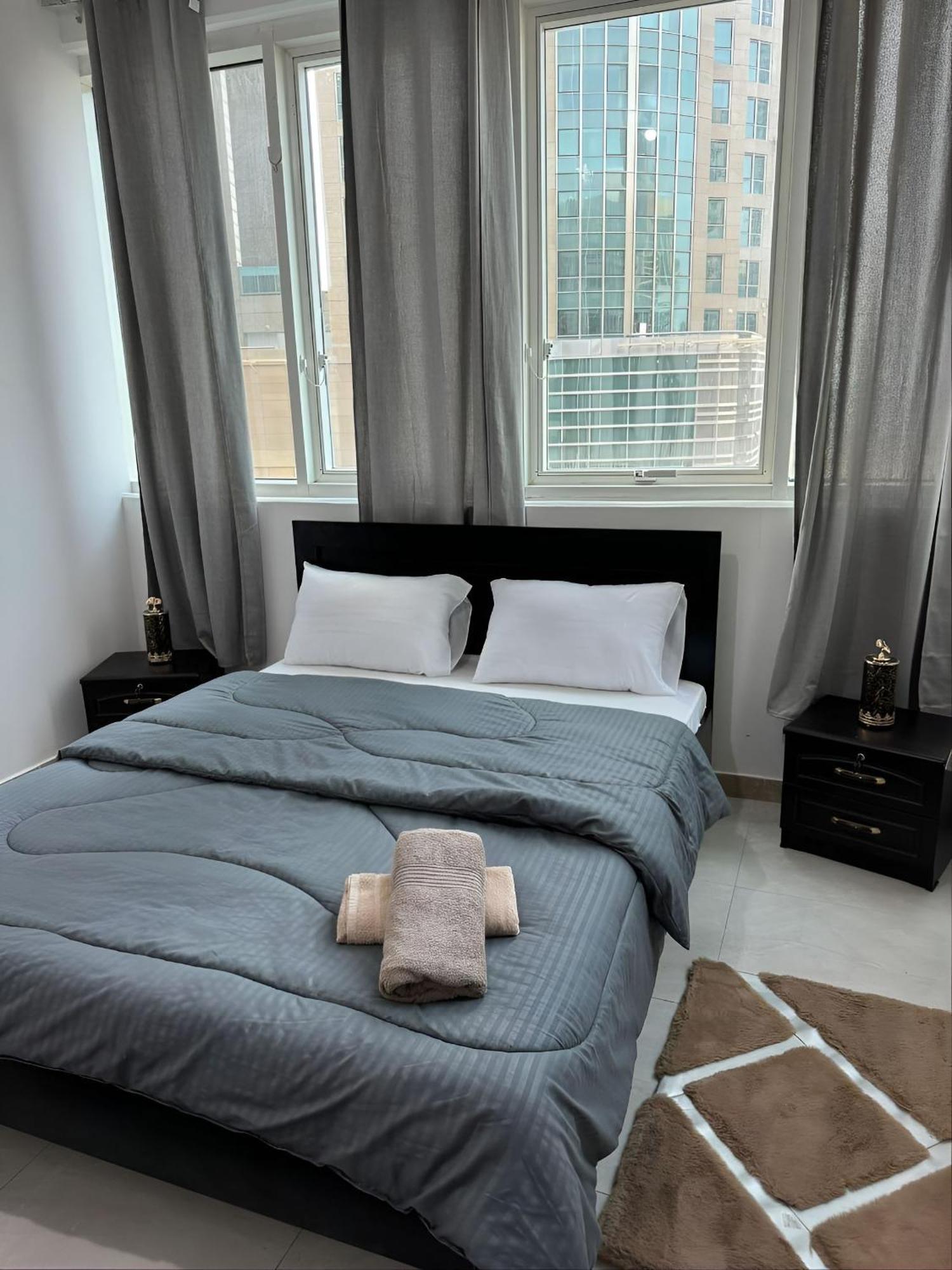 Cornich Street - Suave Sea View Hostel Abu Dhabi