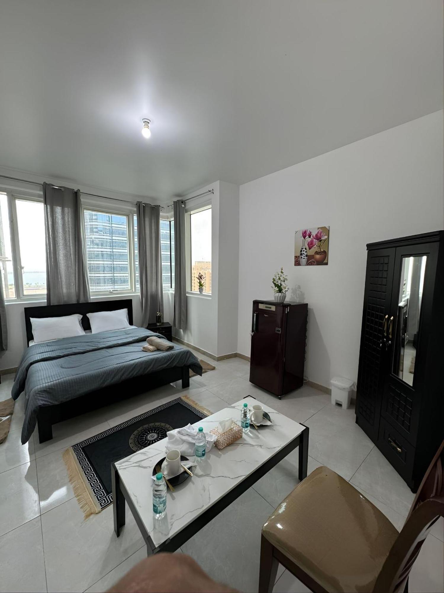Cornich Street - Suave Sea View Hostel *
