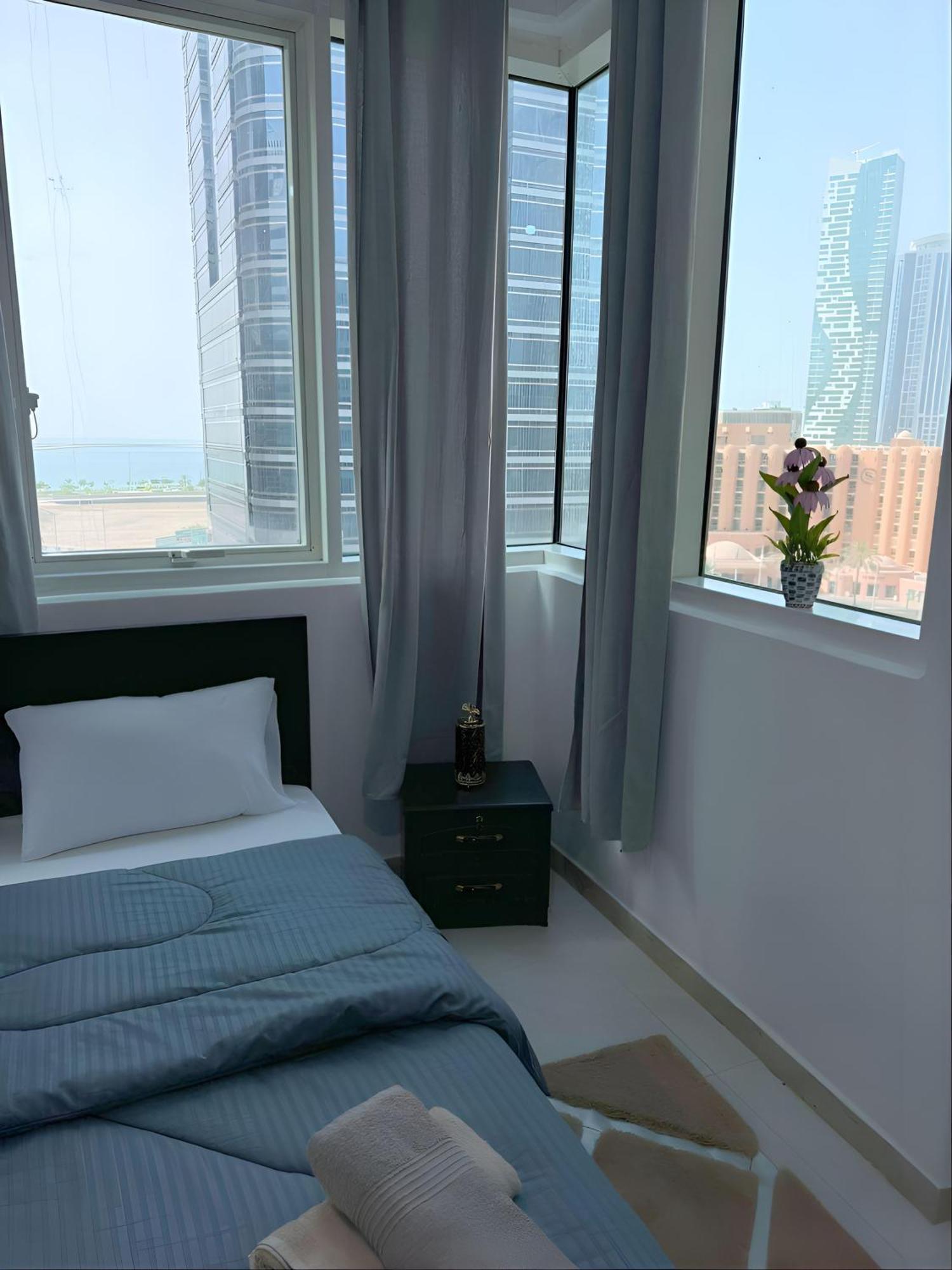 Cornich Street - Suave Sea View Hostel Abu Dhabi