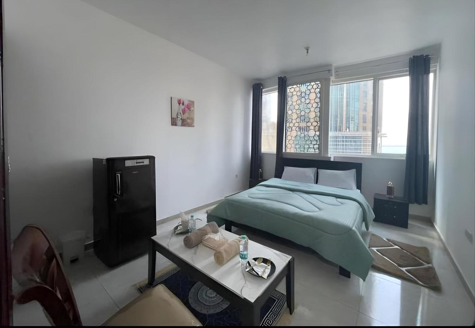 Hostel Cornich Street - Suave Sea View Abu Dhabi