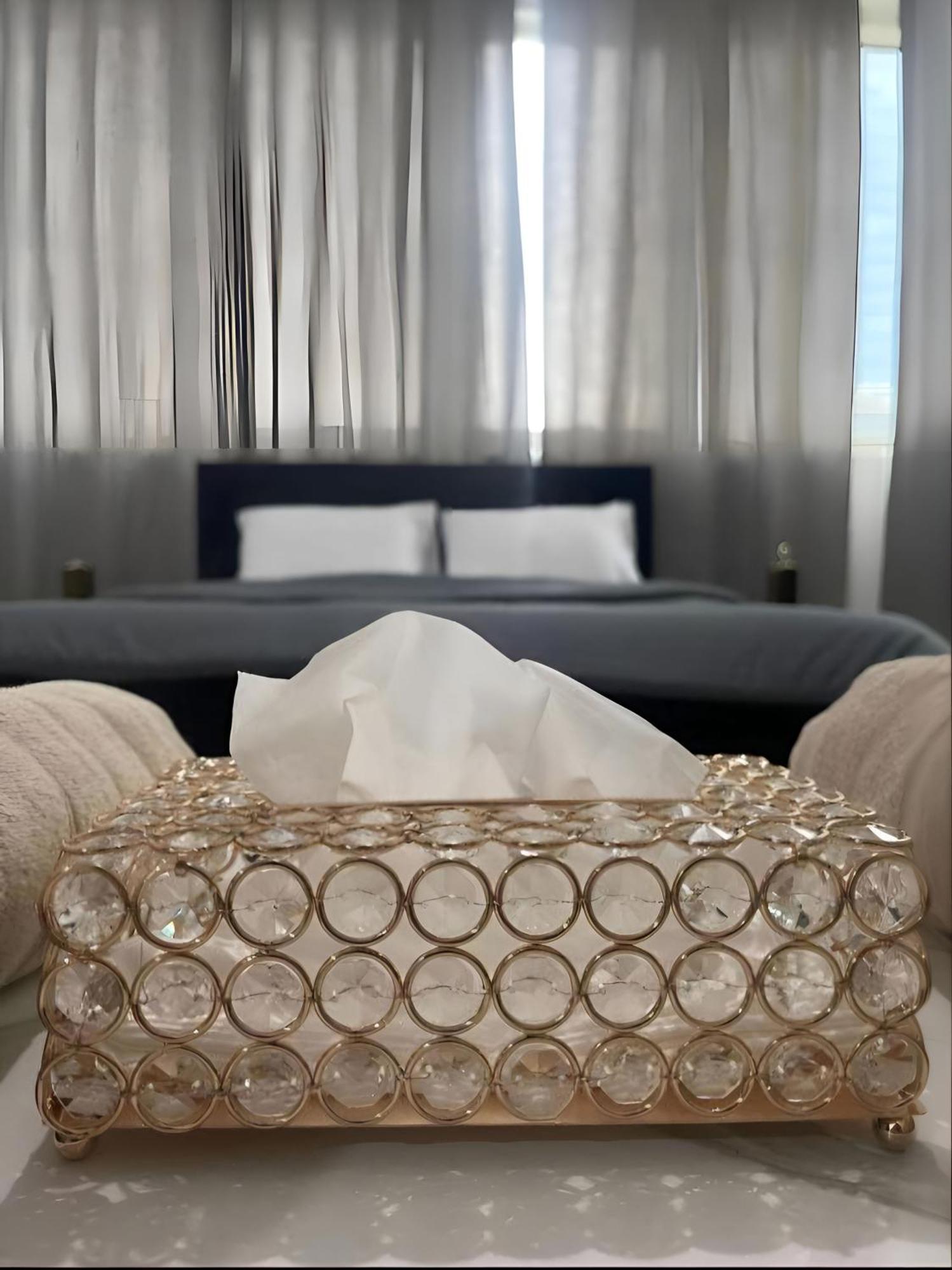 Cornich Street - Suave Sea View Hostel Abu Dhabi