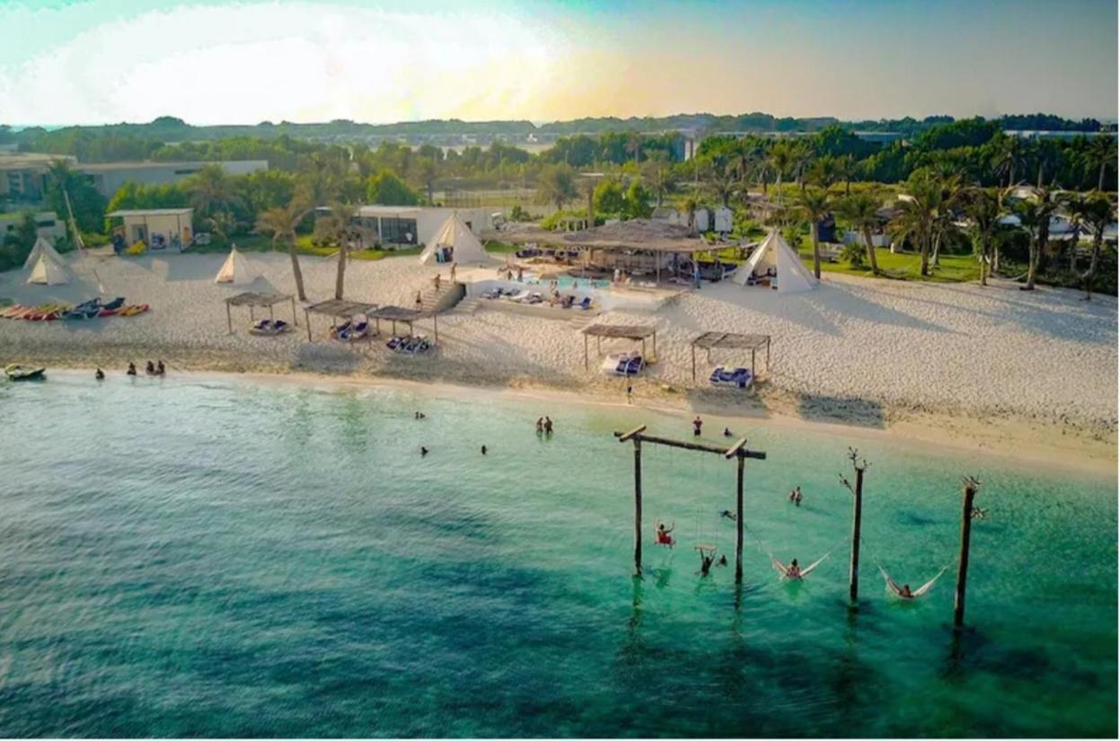 Hostel Cornich Street - Suave Sea View Abu Dhabi