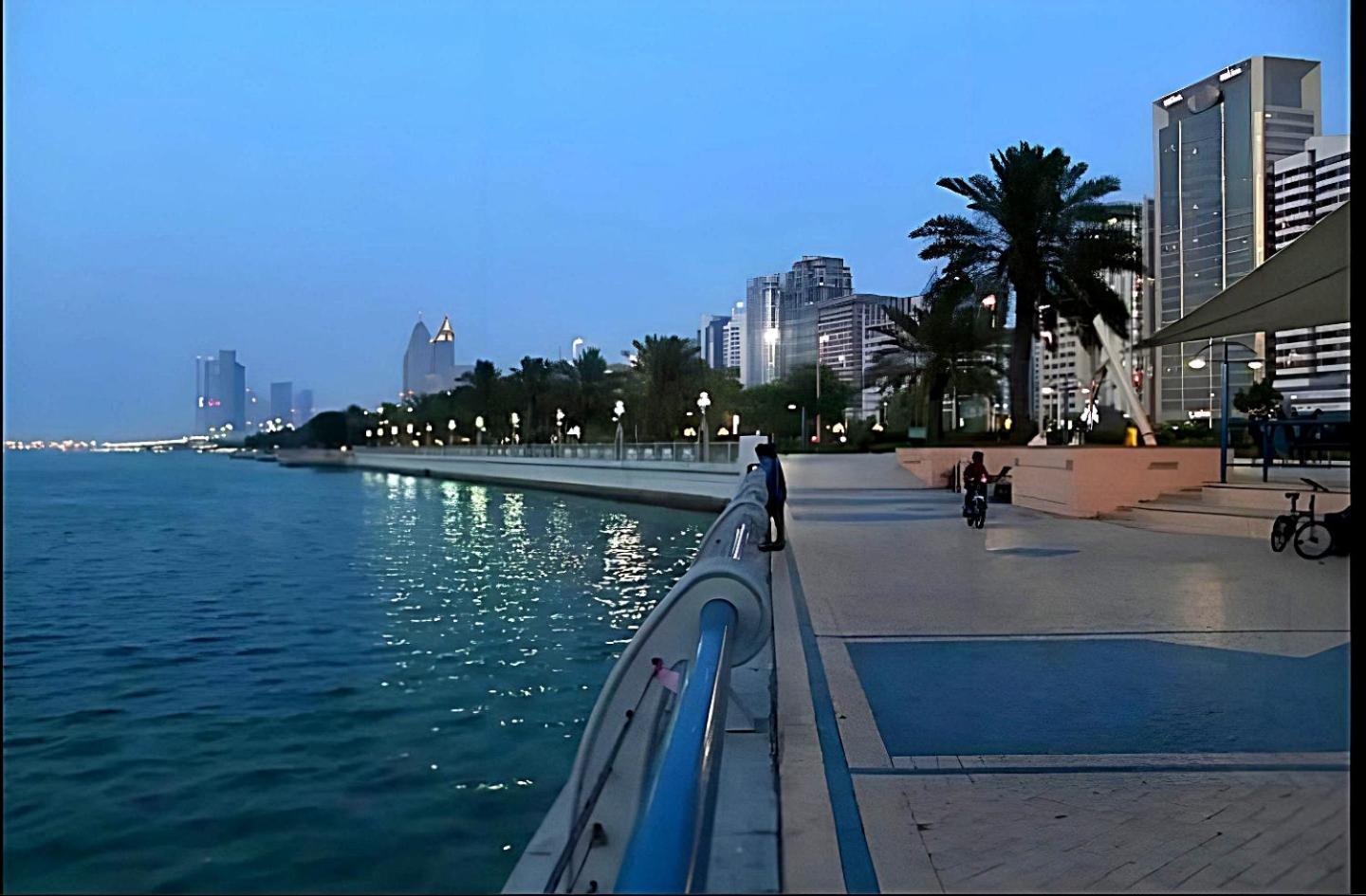 Hostel Cornich Street - Suave Sea View Abu Dhabi