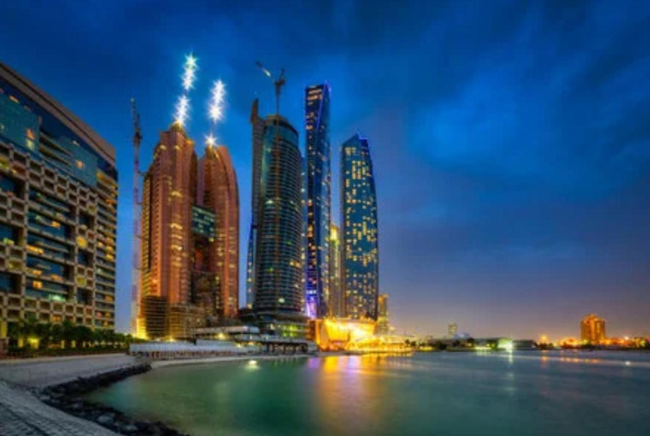 Cornich Street - Suave Sea View Hostel Abu Dhabi