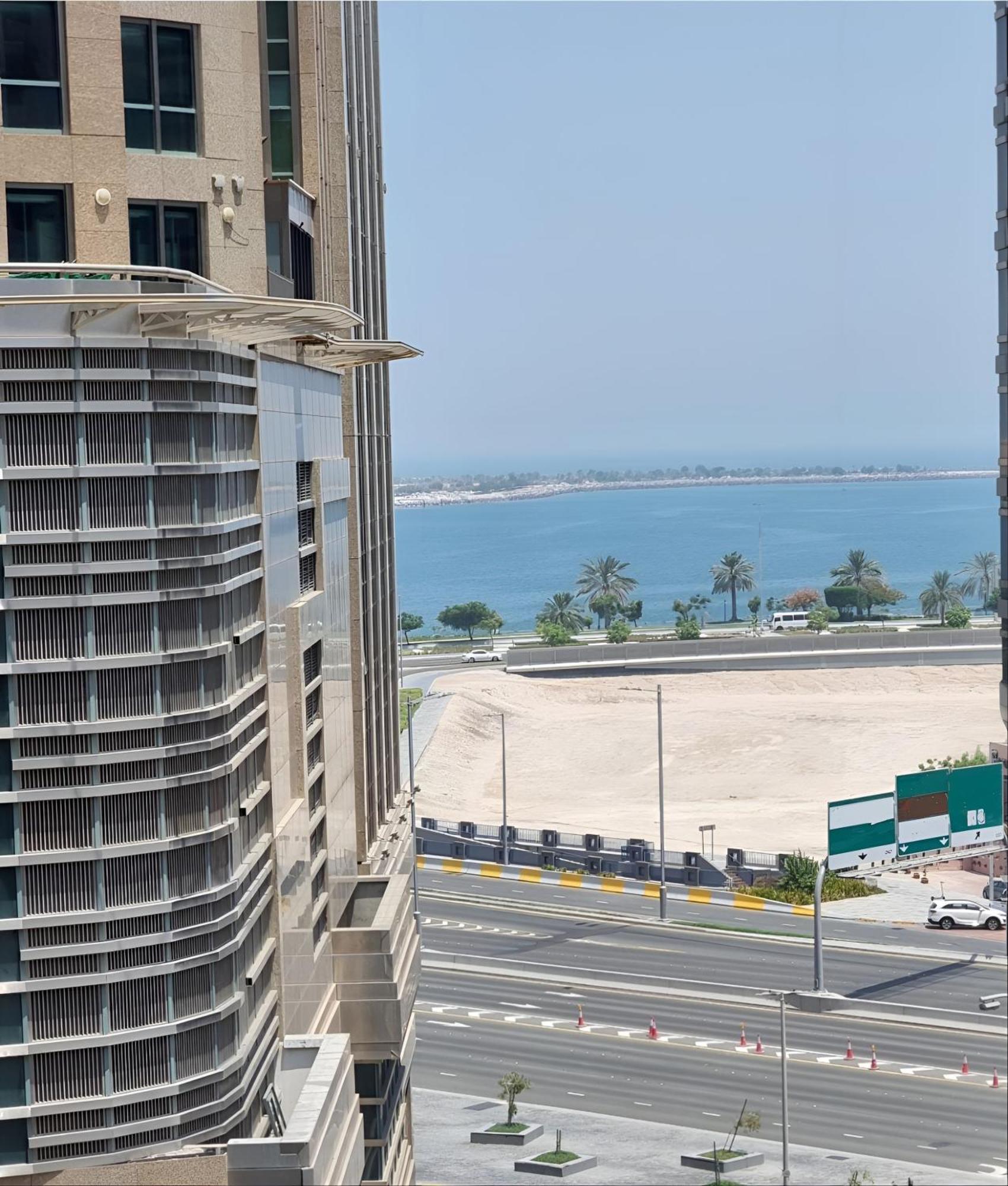 Cornich Street - Suave Sea View * Abu Dhabi
